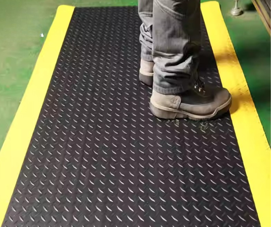 Ứng dụng đa dạng thảm chống mỏi tĩnh điện